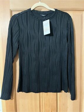Amazon Black Long-Sleeve Wavy Texture Top